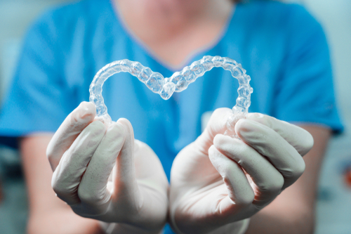 Clear aligners for discreet orthodontic treatment